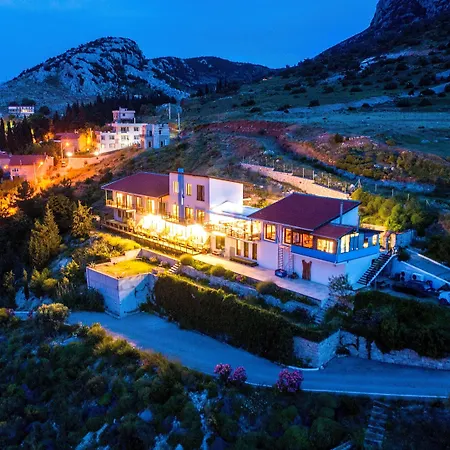 Mavi Keci فندق 3*